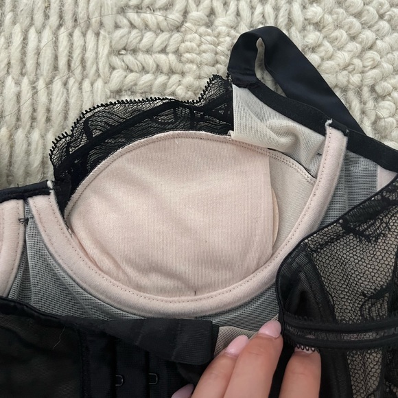 Black Lace Corset - Picture 9 of 11